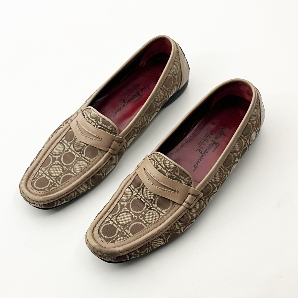 SALVATORE FERRAGAMO Brown Patterned Slip On Driving Loafers, Size 8.5AA - Picture 9 of 11